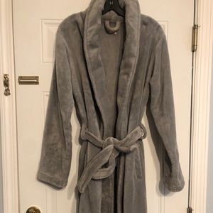 Restoration Hardware Plush Spa Robe. Excellent condition and only worn 1x.